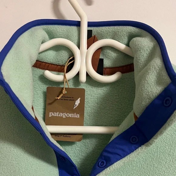 Patagonia Light Green Fleece with Blue Trim - Picture 4 of 6